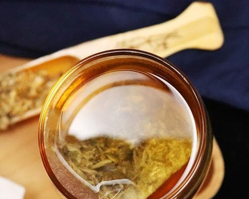 罗汉果甘草泡水：每日一杯润肺止咳，三类人群慎用