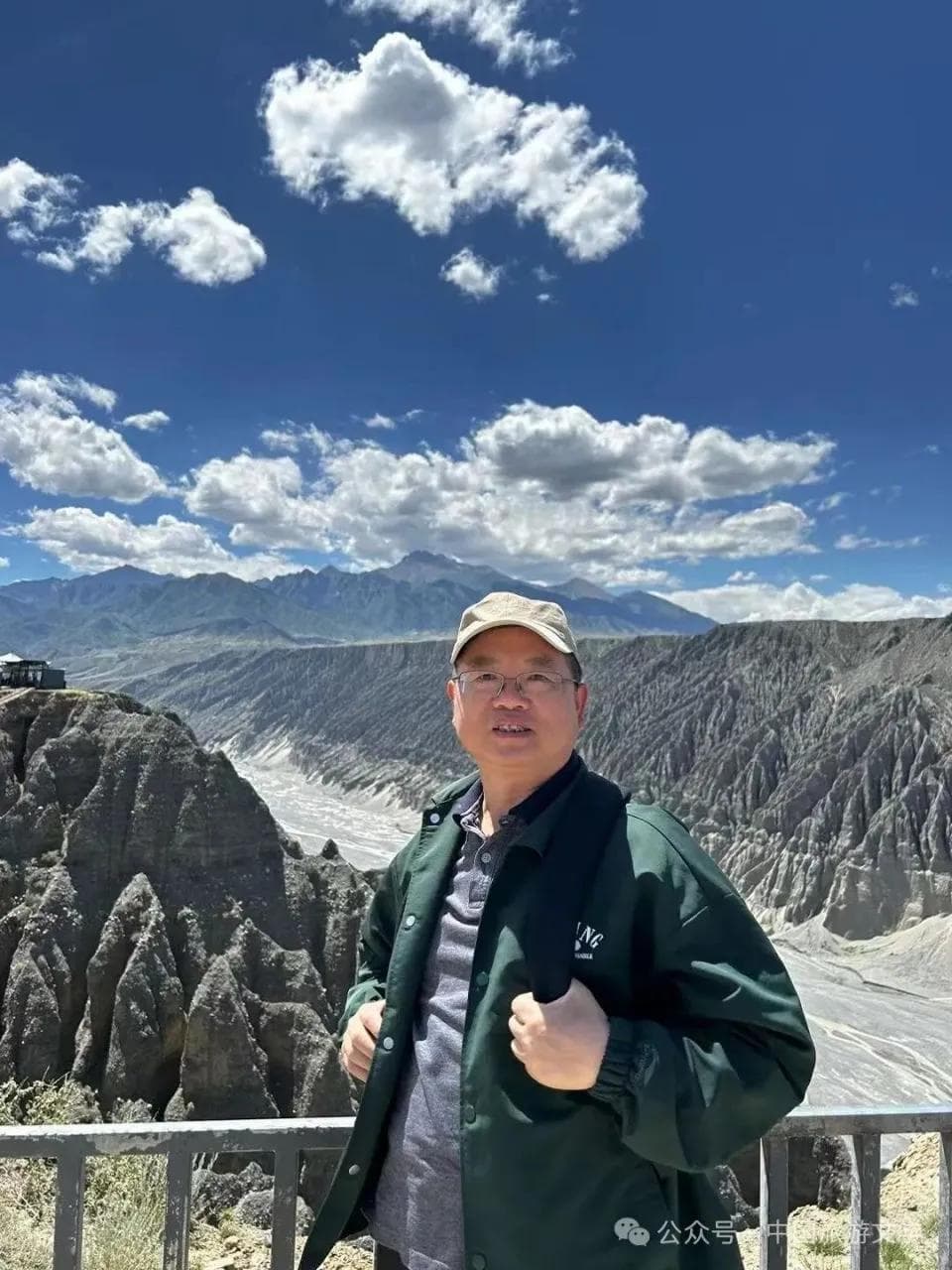 行走丨劈地摩天的新疆大峡谷