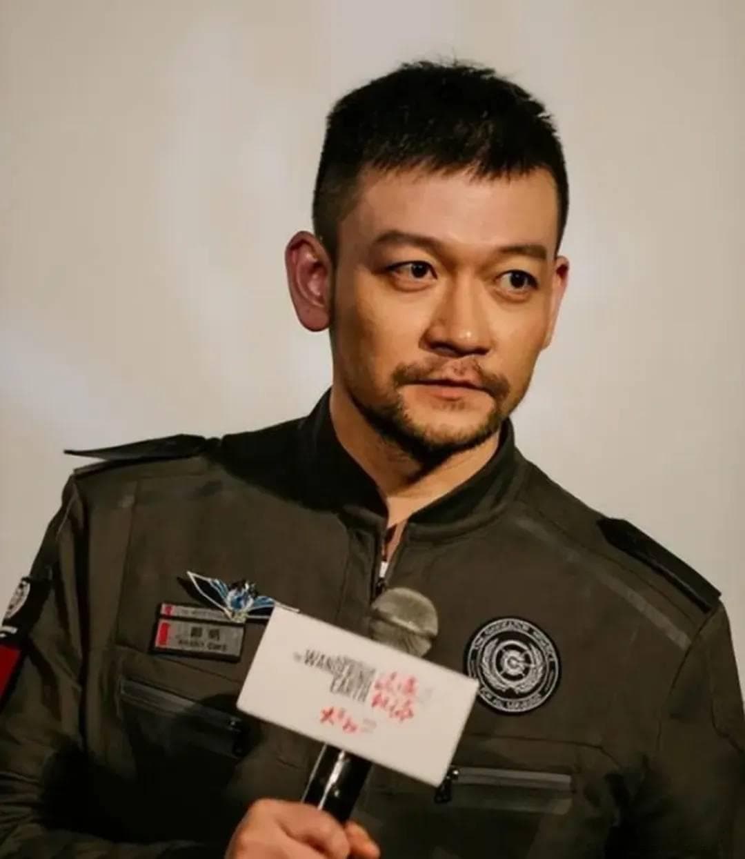 刘德华光头造型亮相《流浪地球3》，2027年大年初一开启科幻新篇章