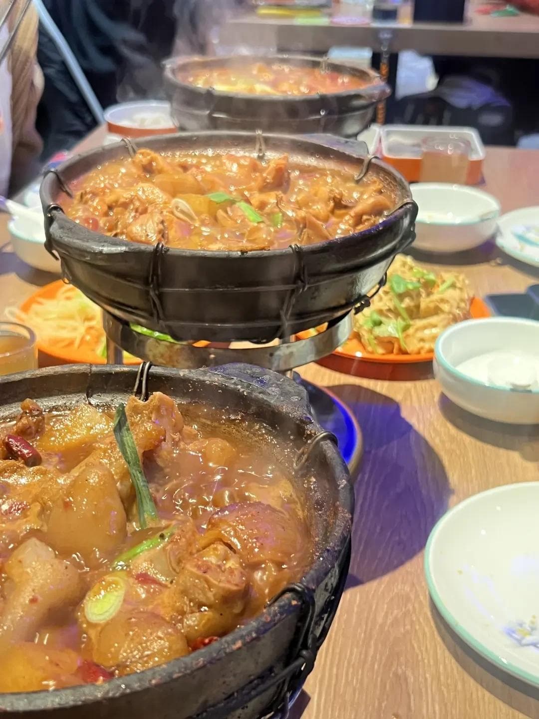 鸡公煲：一锅浓香美味的家庭经典，美食体验与料理乐趣兼得