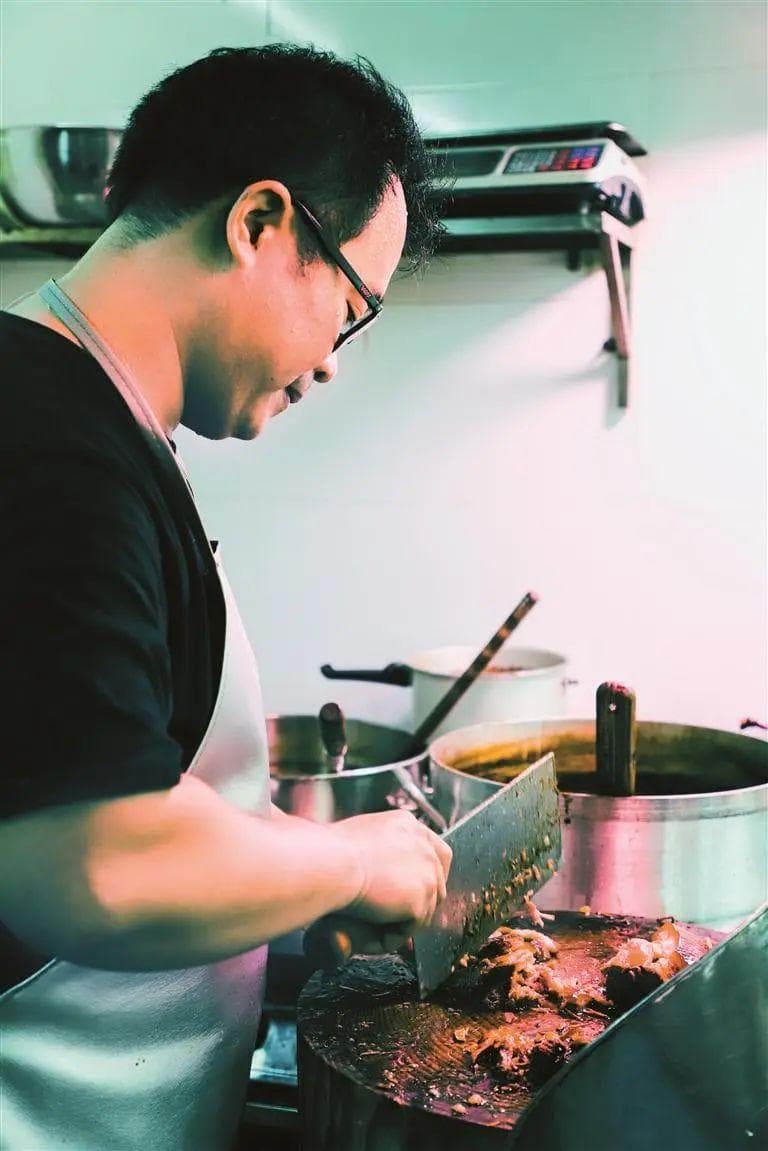 一碗猪脚饭吃出深圳市井滋味