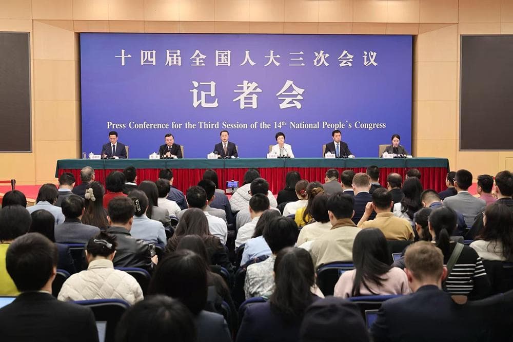 人社部部长：AI对就业影响深远 将连续三年支持千万人次技能培训