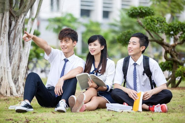浅谈大学生就业率低的原因