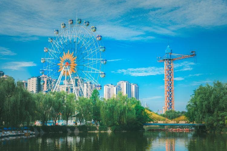 西安未央湖游乐园游玩攻略：分区特色、周边配套及实用建议