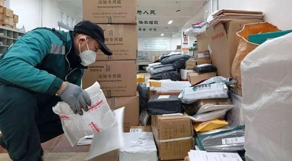 “千亿件”时代背后，快递员的痛拿什么来抚平？
