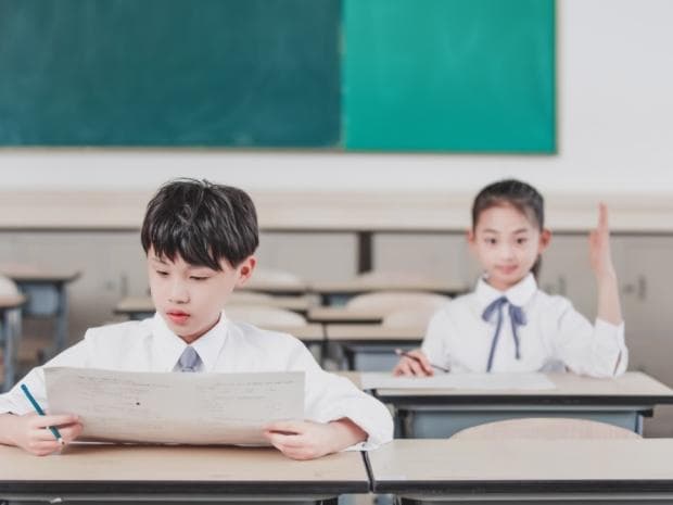 标准办公桌子的尺寸是多少？家庭办公如何选购