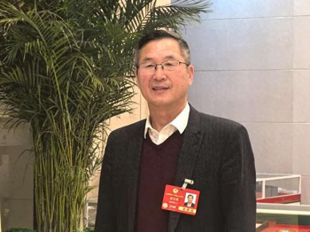 袁亚湘委员呼吁：破除就业“第一学历”歧视，让人才评价回归能力本位