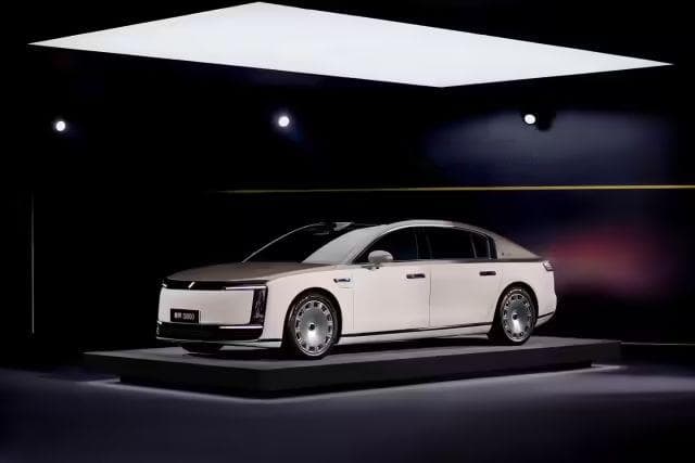 尊界S800携华为六大黑科技登场，余承东诚邀蔚来李斌见证