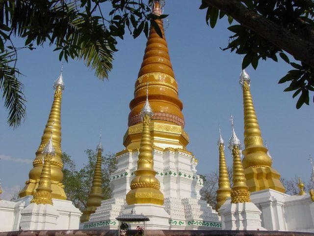 瑞丽探秘：美食与美景，你的旅行宝典