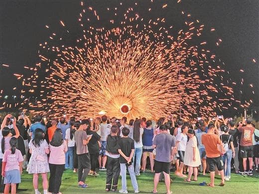 千年绝技"打铁花"：一场惊艳的非遗文化盛宴