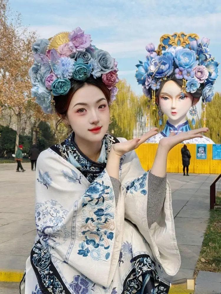 同款大明湖花灯"夏雨荷"簪花仿妆受追捧 湖畔兴起汉服热