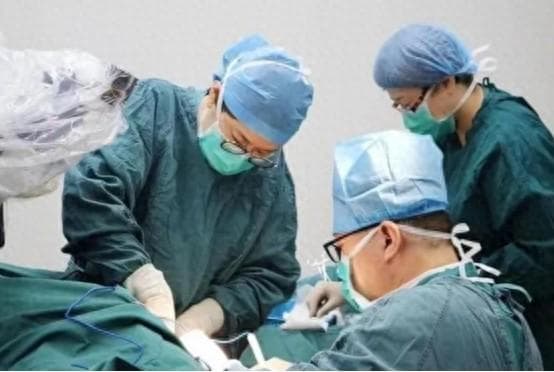 为什么手术时，医生切开的伤口不会流血？原来这里面大有讲究