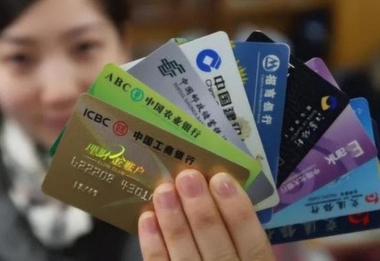 同样是银行卡，有的叫“储蓄卡”，有的叫“借记卡”，有什么区别