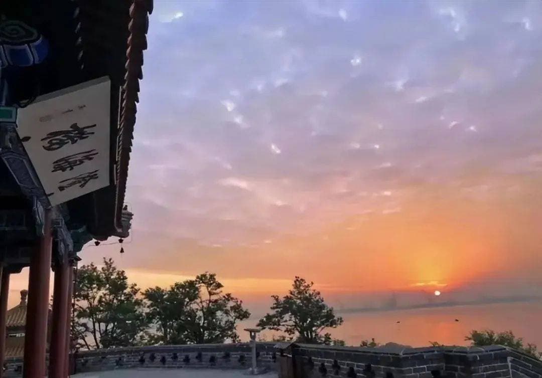 榆关八景：海亭风静与瑞莲捧日