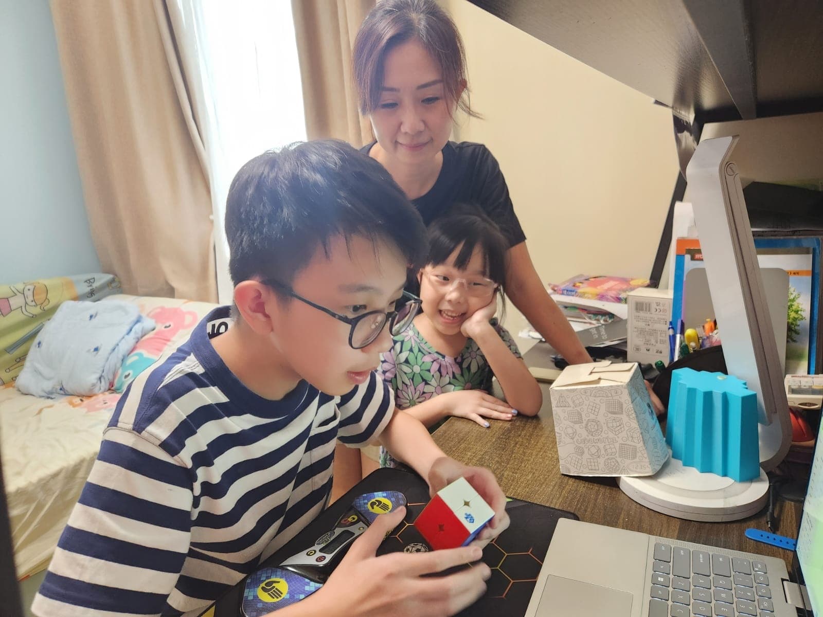 魔方高手出少年