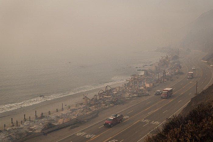 洛杉矶山火致6死18万撤离，经济损失或超500亿