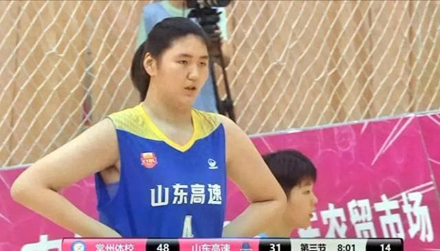 女篮新星：张子宇的崛起之路