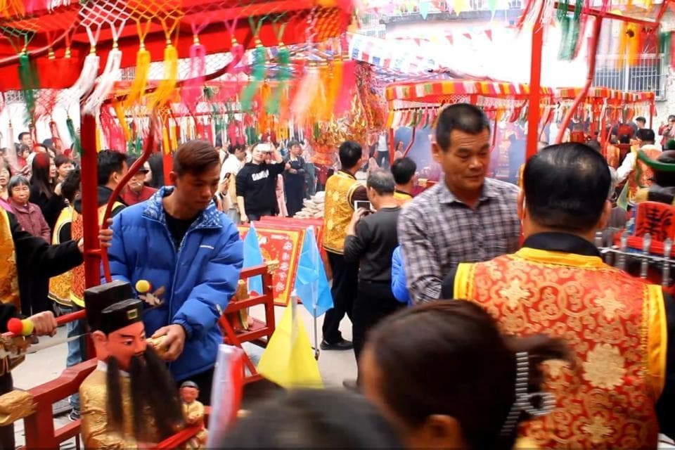 在潮汕，一场游神活动是如何在村庄中被组织起来的？