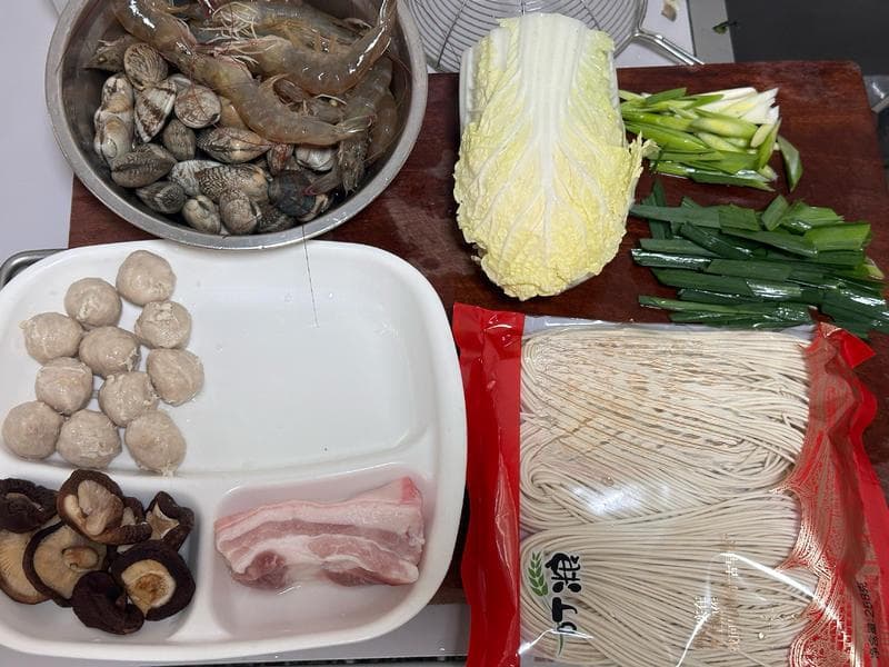 简单又鲜的闽南海鲜卤面！