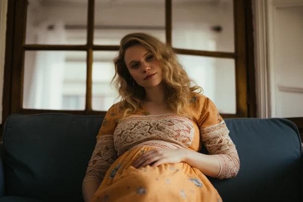 哪些阶段需要进行孕妇教育和准备工作？
