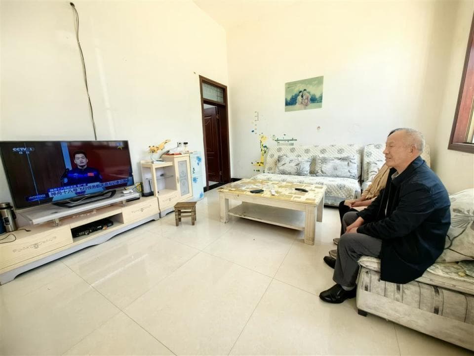 “神十八”航天员李广苏：第三批航天员中唯一的文科生，想念母亲做的地锅鸡