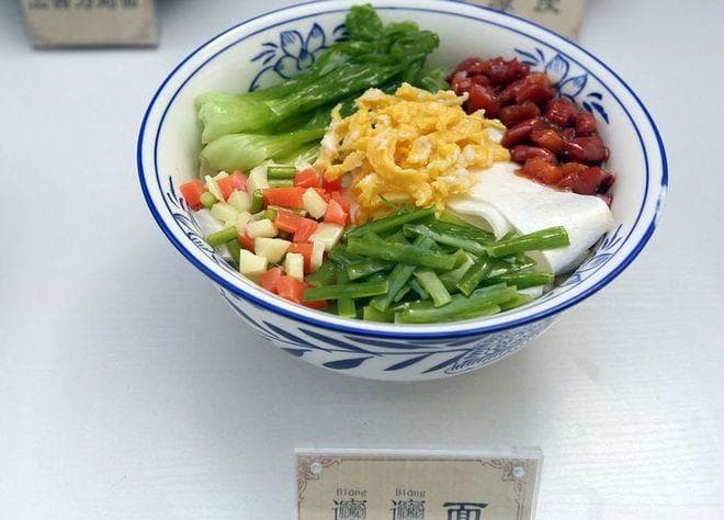 biangbiang面：关中特色面食的文化传承与制作工艺