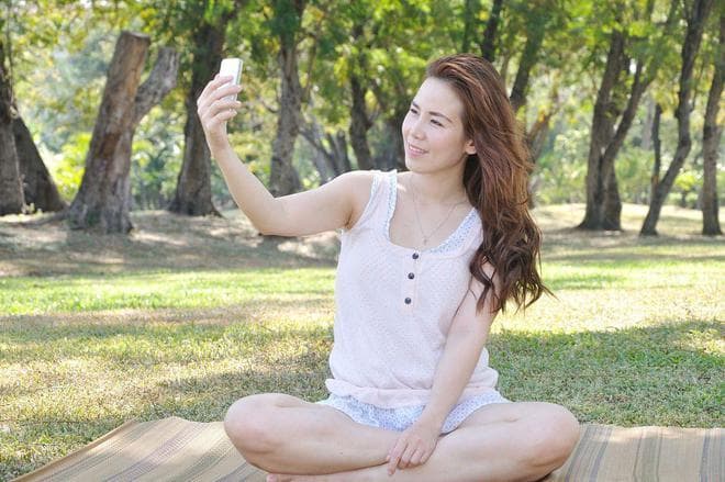 揭秘：为什么女性运动后总爱让伴侣帮忙拍照？