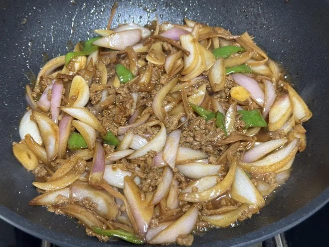 营养升级：小炒肉新吃法让你秒变厨神