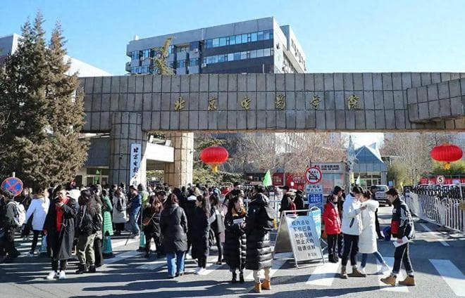 表演生转业率超78%，艺考却一年比一年火，艺术生未来该何去何从