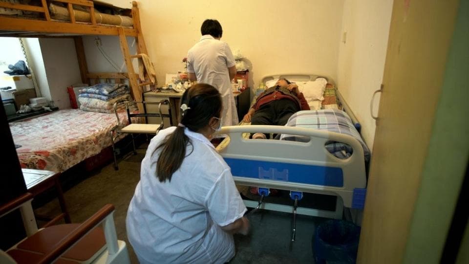 重庆推进"家庭养老床位"服务 助力老年人居家安享晚年