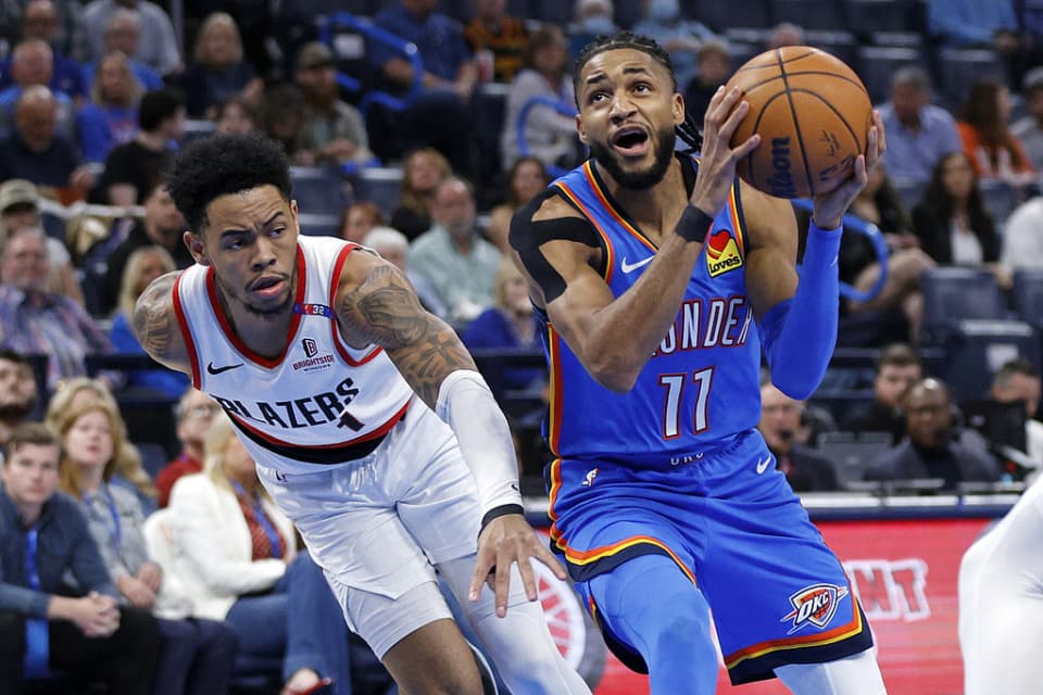 NBA常规赛：雷霆16连杀开拓者 维金斯30分杰林生涯首次三双
