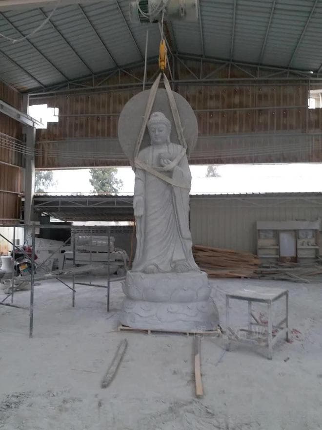 石雕阿弥陀佛佛像：艺术与信仰的完美融合