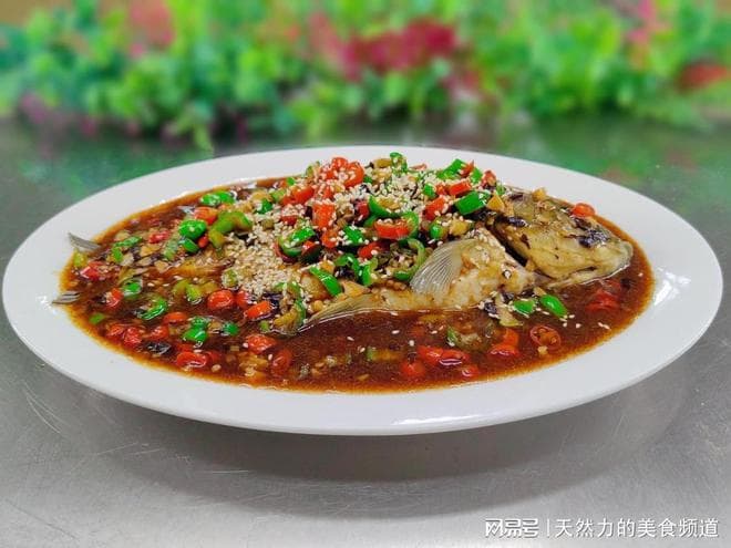 零失败水煮鱼秘诀！3招让鱼肉鲜嫩不腥 香辣酱汁拌饭能吃三碗