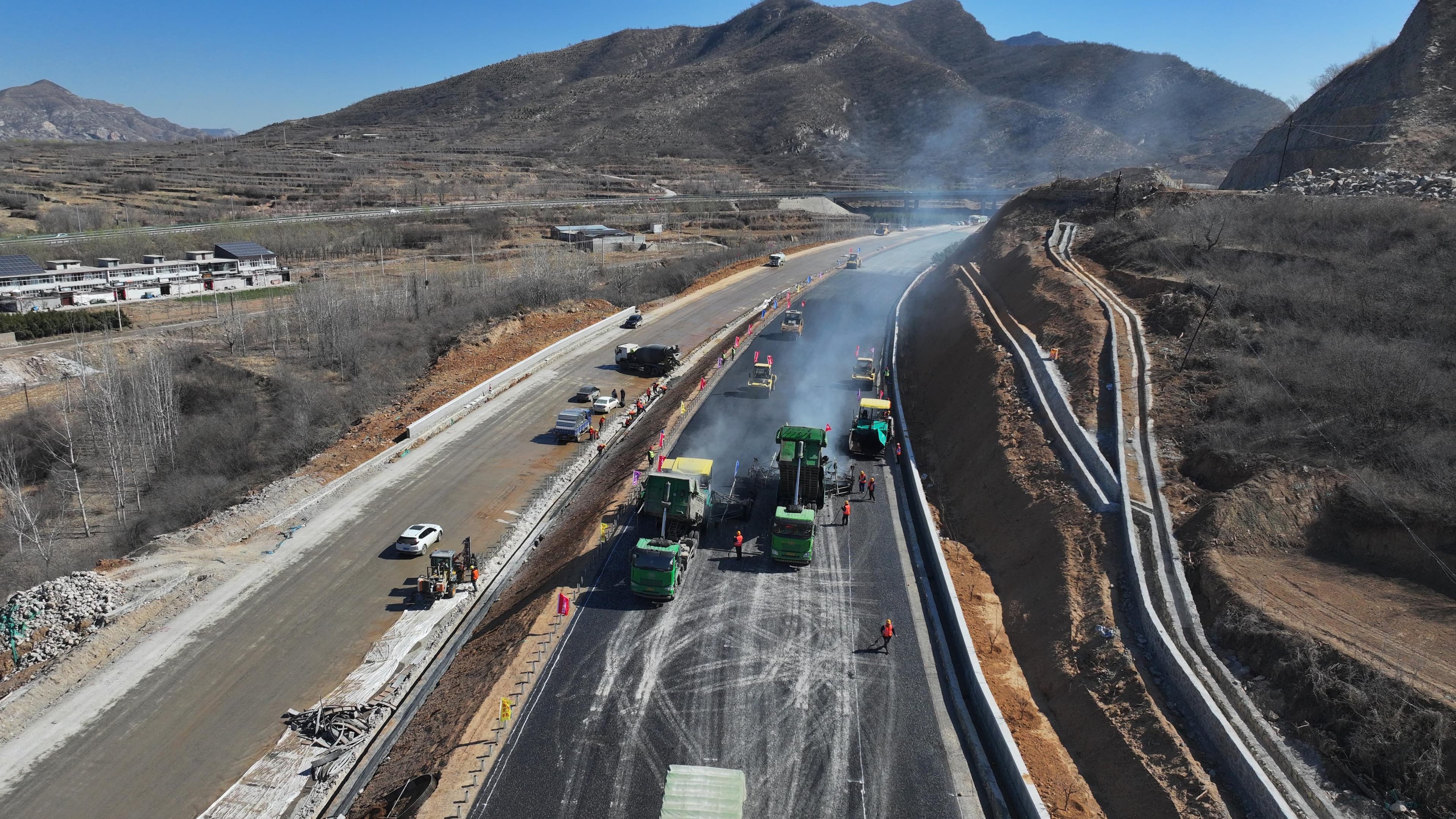 河北多条高速公路建设全面提速