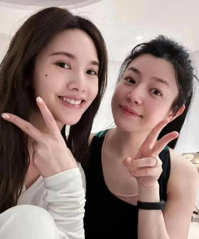 陈妍希离婚后首次现身 展现坚强与自信