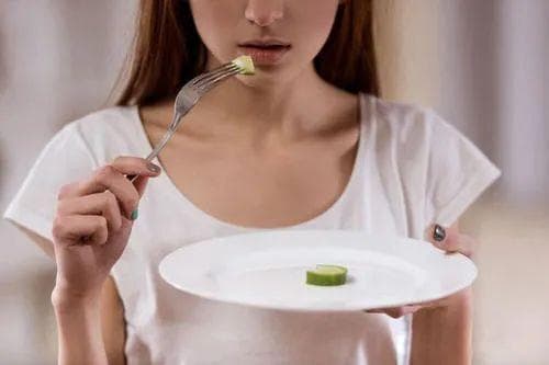 生酮减肥成功，到底是不吃主食的功劳？还是热量赤字？