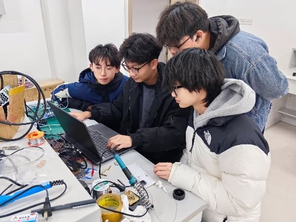 本科生团队攻克配电网故障检测难题 助力电力运维迈入AI时代
