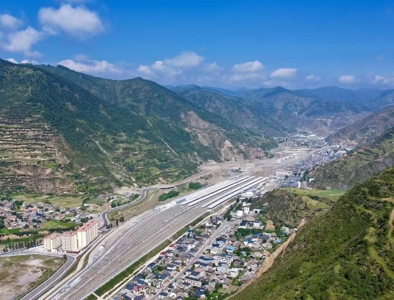 正式通车！从成都坐高铁最快99分钟直达黄龙九寨站