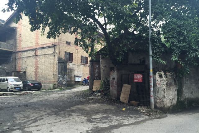 “city不city” 重庆北仓文创街区：废置老仓库“变身”热门打卡点