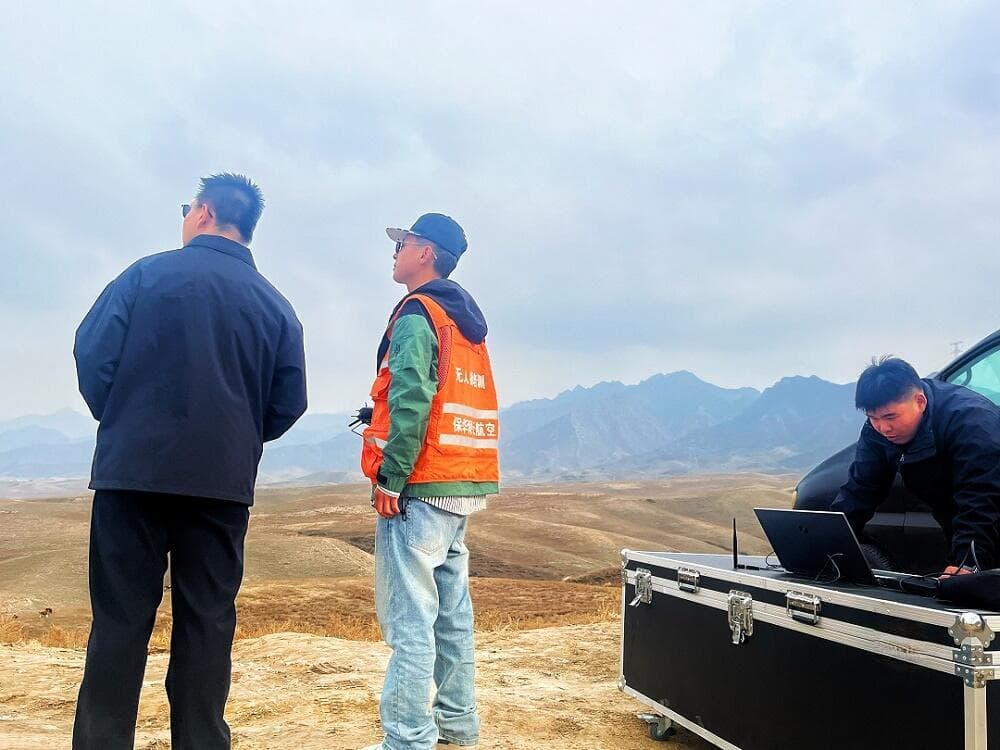 无人机表演的科技魔法：如何通过高效通信系统实现集群控制与协同作业