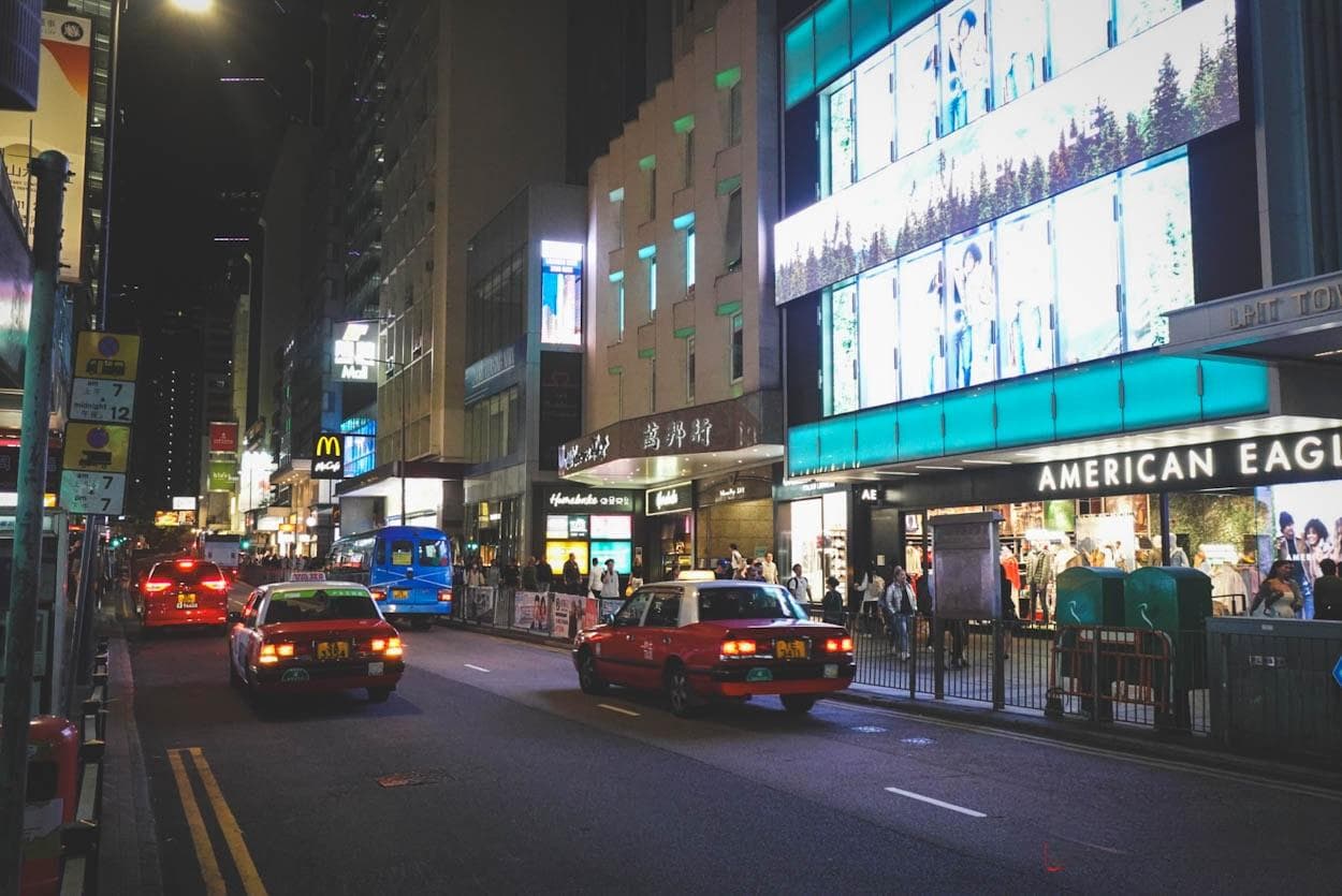 香港计程车攻略：市区移动搭香港的士最方便！费用/怎么搭/台湾Uber能用吗？