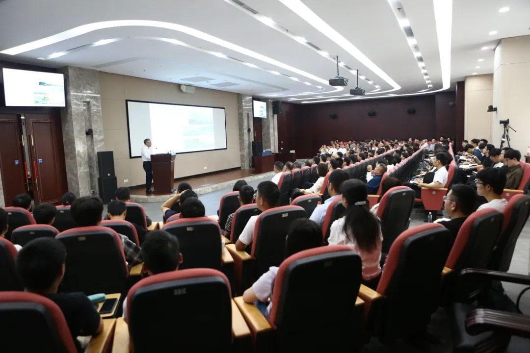 秦顺全作客桥梁大讲堂，讲述大跨度桥梁建造技术的思考与探索
