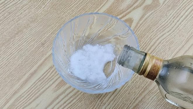 把白酒和小苏打混一起，实在帮大忙了，解决困扰很多家庭的难题