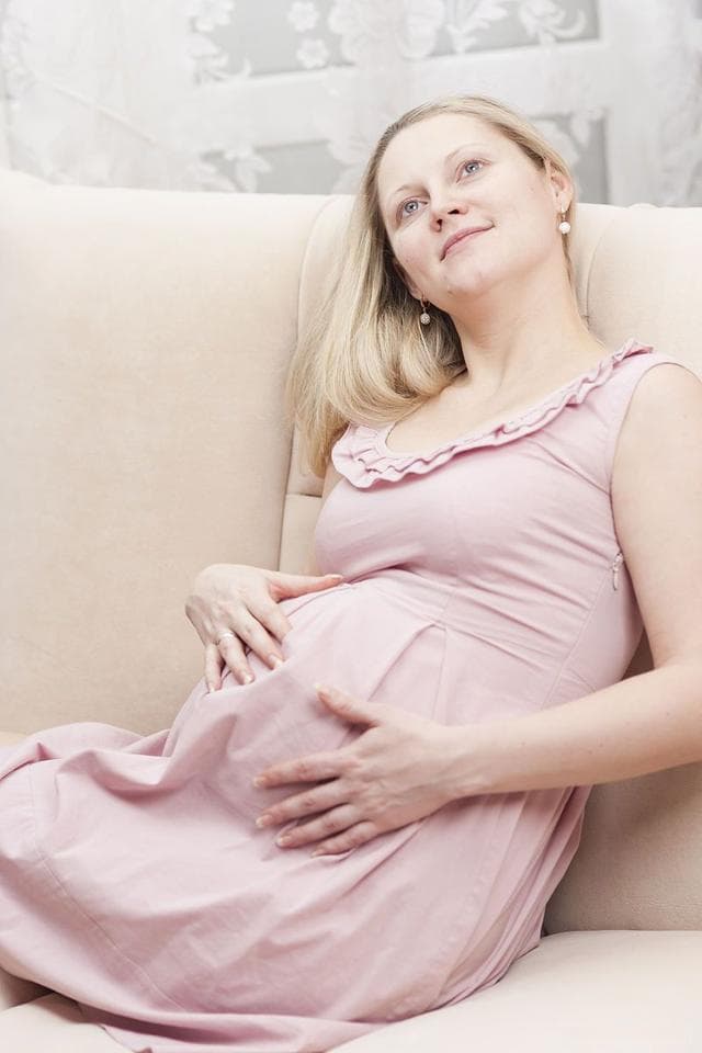 女子怀孕时，究竟应该是谁来照顾？该如何平衡家庭责任？