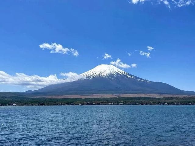日元贬值催生旅游热，日本经济受益同时面临挑战