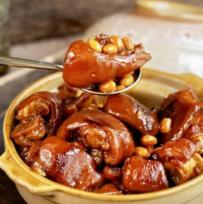 黄豆焖猪蹄详细教程：家常美食的细腻韵味
