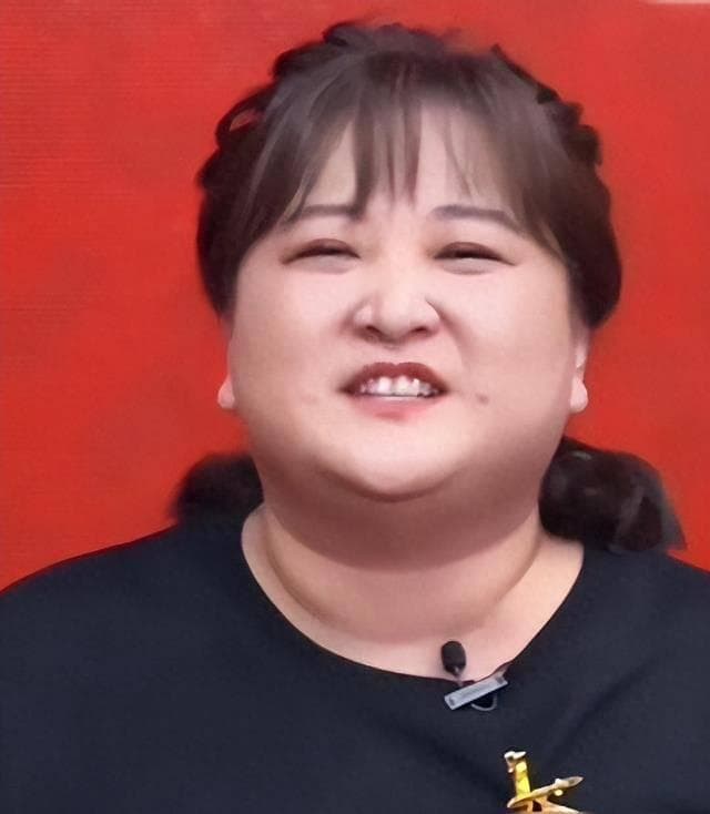 贾玲为何淡出各大晚会？从减重100斤到转型导演，她的未来在哪里？