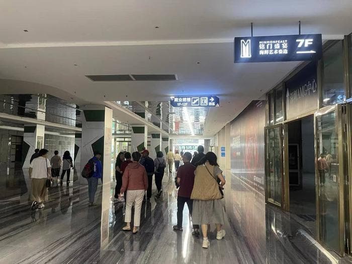 每经实探 | 自港澳入境免税额提高至1.2万元，香港商场从业者期待消费提振