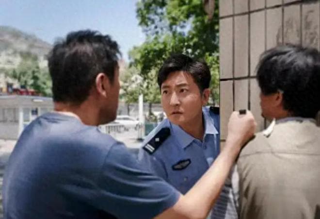 《驻站》登收视榜首，郑晓龙打造喜剧公安剧
