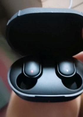 蓝牙耳机充电盒红灯一直闪烁？这是什么问题？